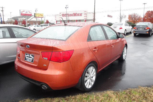 2010 Kia Forte AWD, REAR DVD, Navigation, 3RD ROW, Mem/heat Seats