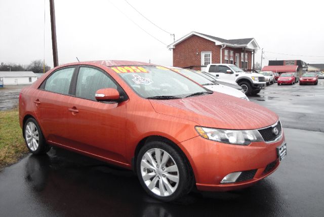 2010 Kia Forte AWD, REAR DVD, Navigation, 3RD ROW, Mem/heat Seats