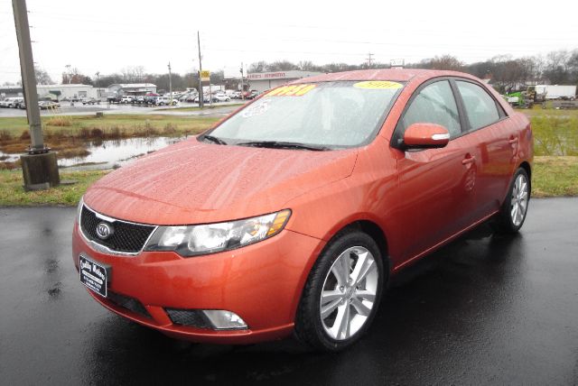 2010 Kia Forte AWD, REAR DVD, Navigation, 3RD ROW, Mem/heat Seats