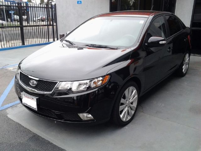 2010 Kia Forte AWD, REAR DVD, Navigation, 3RD ROW, Mem/heat Seats