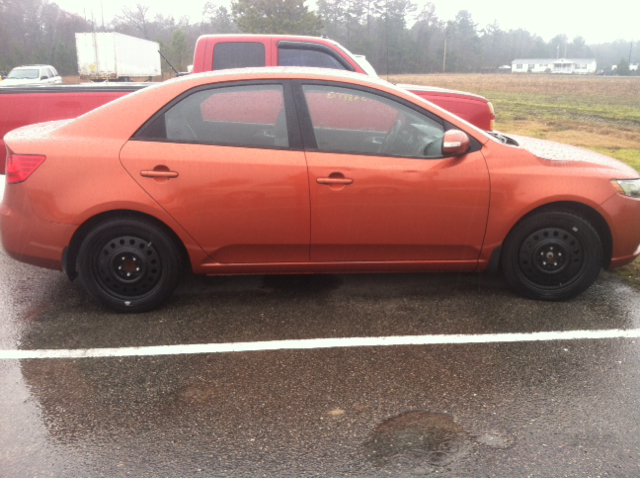 2010 Kia Forte AWD, REAR DVD, Navigation, 3RD ROW, Mem/heat Seats