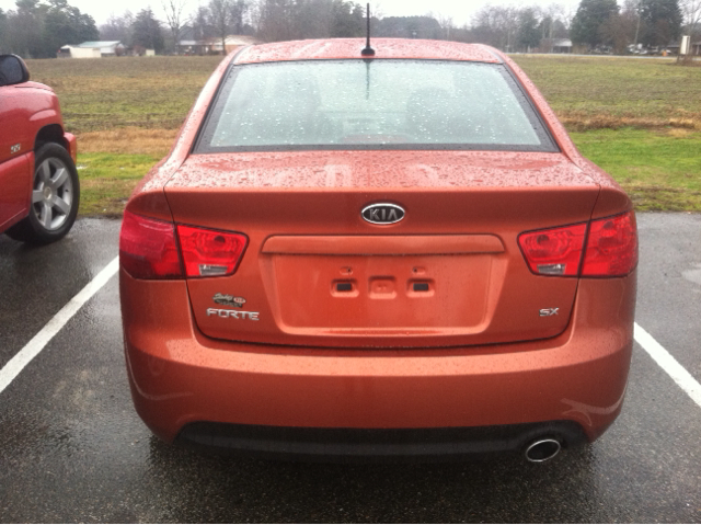 2010 Kia Forte AWD, REAR DVD, Navigation, 3RD ROW, Mem/heat Seats