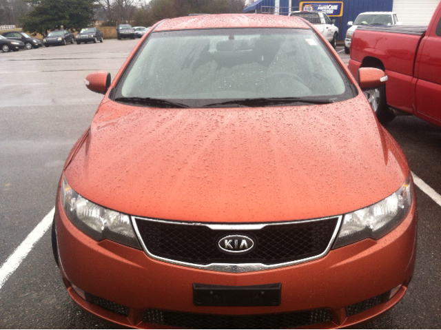 2010 Kia Forte AWD, REAR DVD, Navigation, 3RD ROW, Mem/heat Seats