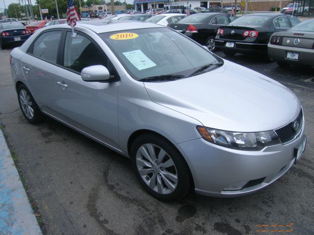 2010 Kia Forte AWD, REAR DVD, Navigation, 3RD ROW, Mem/heat Seats