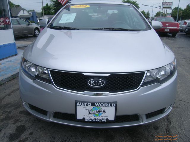 2010 Kia Forte AWD, REAR DVD, Navigation, 3RD ROW, Mem/heat Seats