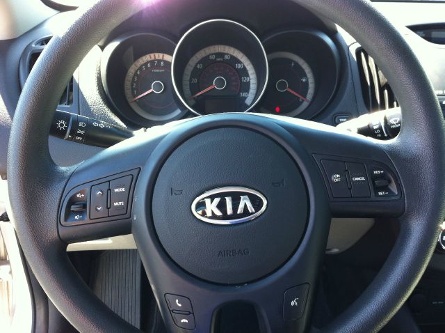 2011 Kia Forte Open-top