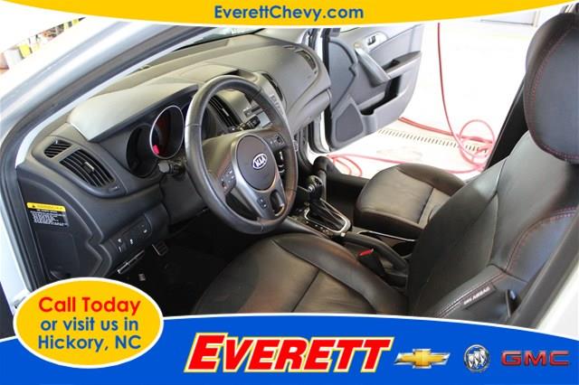 2011 Kia Forte AWD, REAR DVD, Navigation, 3RD ROW, Mem/heat Seats