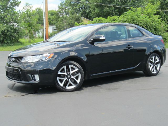 2010 Kia Forte Koup AWD, REAR DVD, Navigation, 3RD ROW, Mem/heat Seats