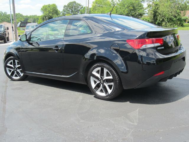 2010 Kia Forte Koup AWD, REAR DVD, Navigation, 3RD ROW, Mem/heat Seats