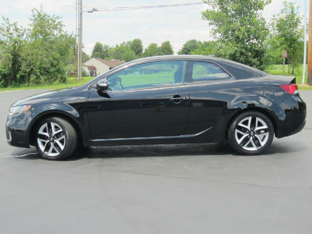 2010 Kia Forte Koup AWD, REAR DVD, Navigation, 3RD ROW, Mem/heat Seats