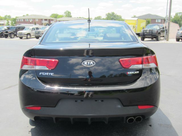 2010 Kia Forte Koup AWD, REAR DVD, Navigation, 3RD ROW, Mem/heat Seats