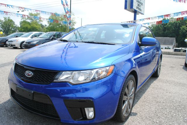 2011 Kia Forte Koup AWD, REAR DVD, Navigation, 3RD ROW, Mem/heat Seats