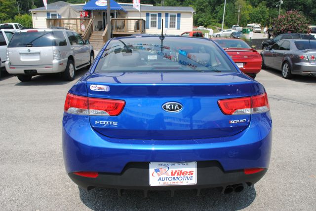 2011 Kia Forte Koup AWD, REAR DVD, Navigation, 3RD ROW, Mem/heat Seats