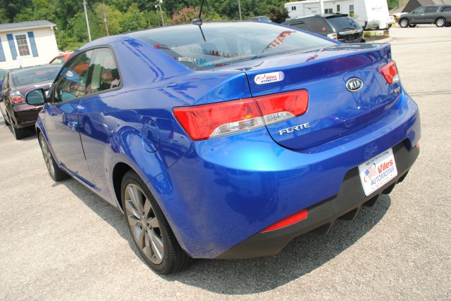2011 Kia Forte Koup AWD, REAR DVD, Navigation, 3RD ROW, Mem/heat Seats