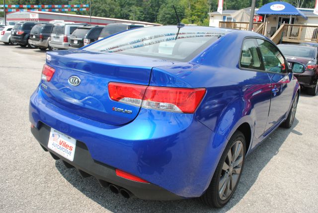 2011 Kia Forte Koup AWD, REAR DVD, Navigation, 3RD ROW, Mem/heat Seats
