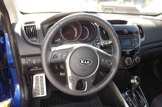 2012 Kia Forte Koup AWD, REAR DVD, Navigation, 3RD ROW, Mem/heat Seats
