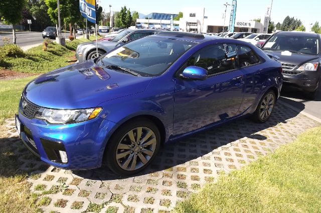 2012 Kia Forte Koup AWD, REAR DVD, Navigation, 3RD ROW, Mem/heat Seats