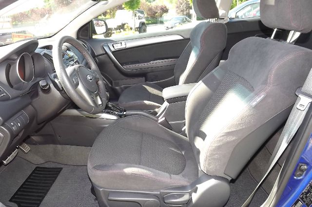 2012 Kia Forte Koup AWD, REAR DVD, Navigation, 3RD ROW, Mem/heat Seats