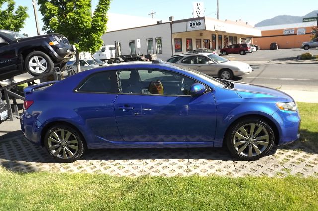 2012 Kia Forte Koup AWD, REAR DVD, Navigation, 3RD ROW, Mem/heat Seats