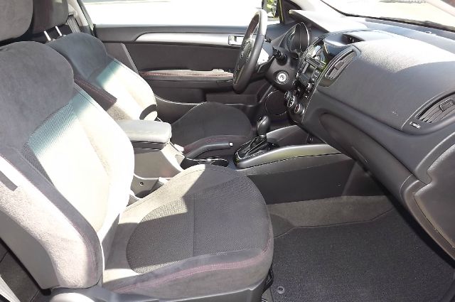2012 Kia Forte Koup AWD, REAR DVD, Navigation, 3RD ROW, Mem/heat Seats