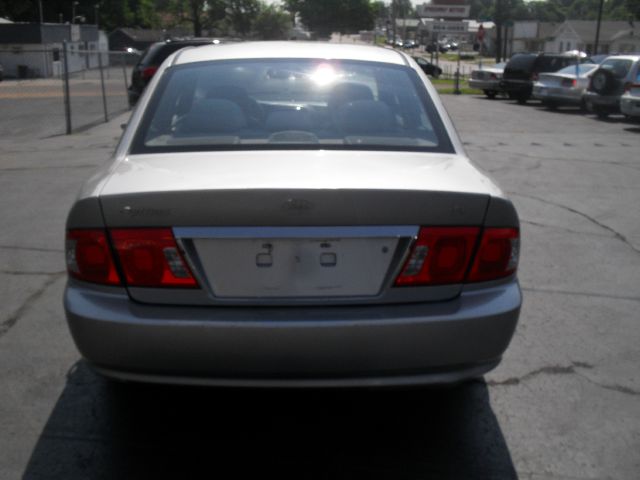 2004 Kia Optima Open-top