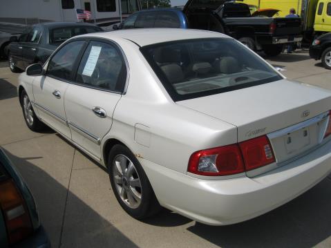 2004 Kia Optima 4dr Quad Cab 155 WB 4WD