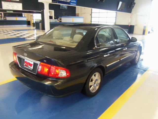 2004 Kia Optima Open-top