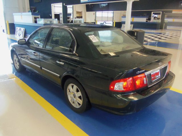 2004 Kia Optima Open-top
