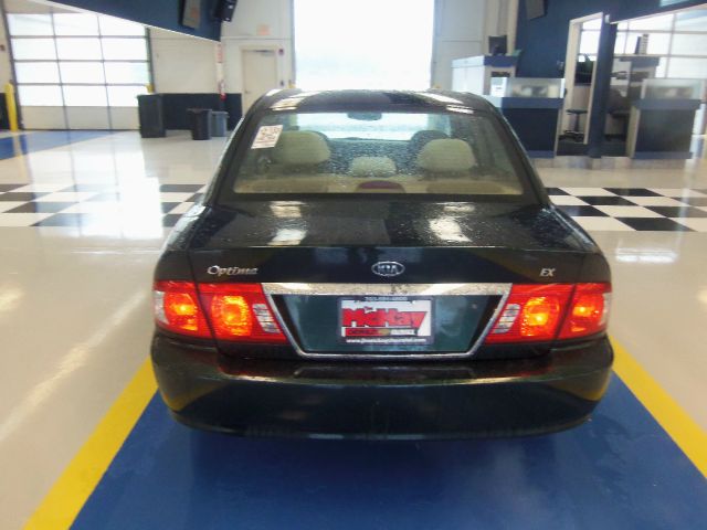 2004 Kia Optima Open-top