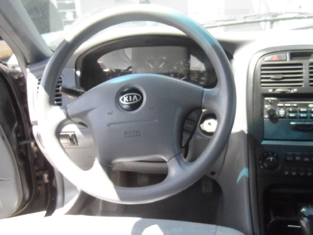 2006 Kia Optima 2lt,awd,7 PASS