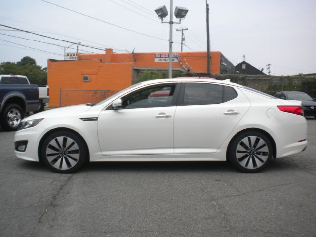 2011 Kia Optima AUTO RWD