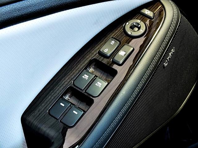 2013 Kia Optima AWD, REAR DVD, Navigation, 3RD ROW, Mem/heat Seats