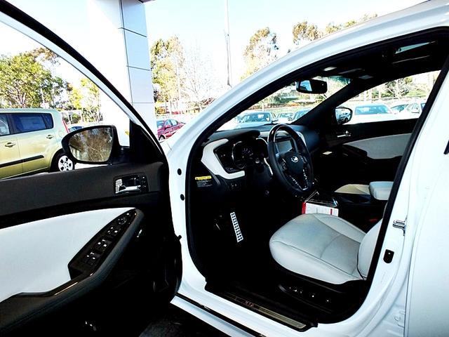 2013 Kia Optima AWD, REAR DVD, Navigation, 3RD ROW, Mem/heat Seats