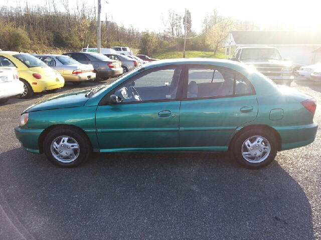 2001 Kia Rio Base