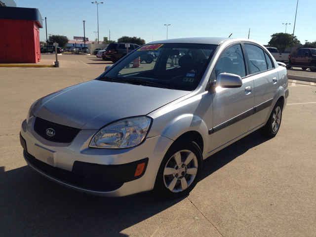 2007 Kia Rio AWD, REAR DVD, Navigation, 3RD ROW, Mem/heat Seats