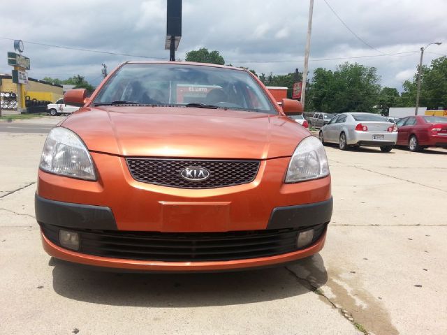2007 Kia Rio AWD, REAR DVD, Navigation, 3RD ROW, Mem/heat Seats