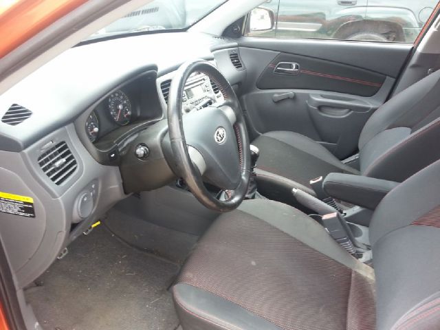 2007 Kia Rio AWD, REAR DVD, Navigation, 3RD ROW, Mem/heat Seats