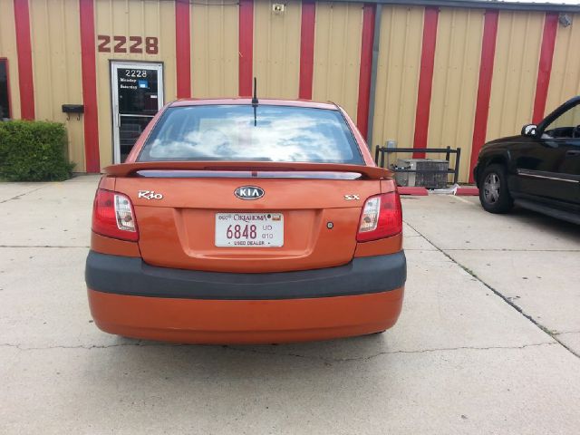 2007 Kia Rio AWD, REAR DVD, Navigation, 3RD ROW, Mem/heat Seats