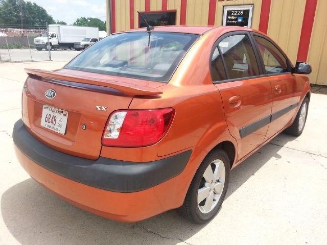 2007 Kia Rio AWD, REAR DVD, Navigation, 3RD ROW, Mem/heat Seats