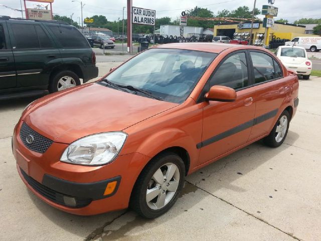 2007 Kia Rio AWD, REAR DVD, Navigation, 3RD ROW, Mem/heat Seats