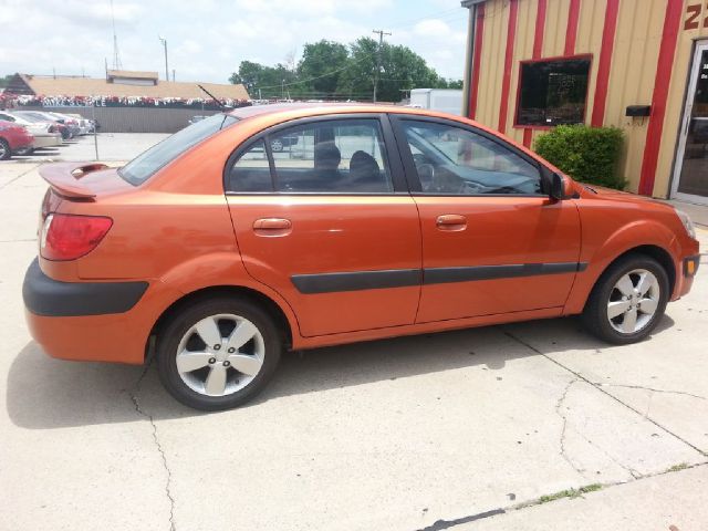 2007 Kia Rio AWD, REAR DVD, Navigation, 3RD ROW, Mem/heat Seats