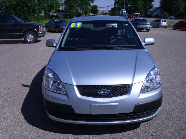 2009 Kia Rio F-150 Reg Cab