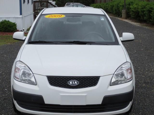 2009 Kia Rio AWD, REAR DVD, Navigation, 3RD ROW, Mem/heat Seats