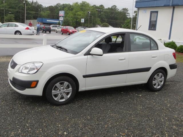 2009 Kia Rio AWD, REAR DVD, Navigation, 3RD ROW, Mem/heat Seats