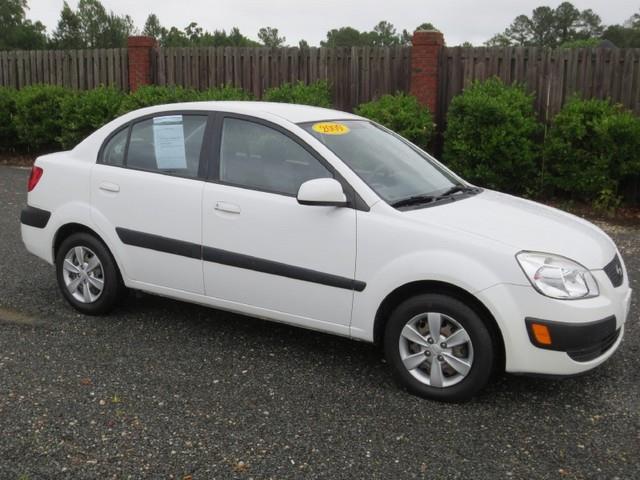 2009 Kia Rio AWD, REAR DVD, Navigation, 3RD ROW, Mem/heat Seats