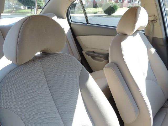 2010 Kia Rio AWD, REAR DVD, Navigation, 3RD ROW, Mem/heat Seats