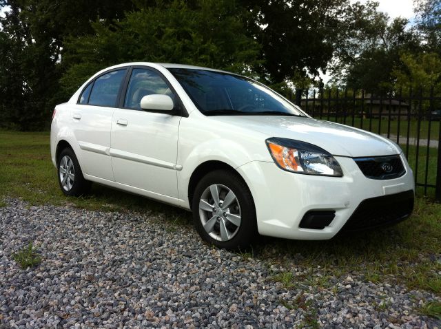 2010 Kia Rio AWD, REAR DVD, Navigation, 3RD ROW, Mem/heat Seats