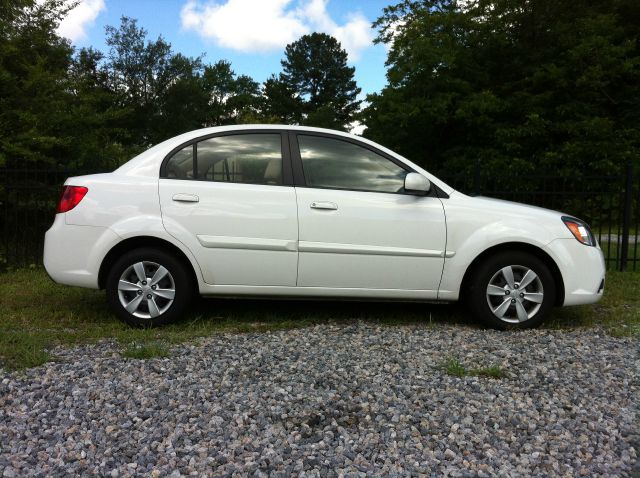2010 Kia Rio AWD, REAR DVD, Navigation, 3RD ROW, Mem/heat Seats