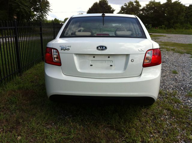 2010 Kia Rio AWD, REAR DVD, Navigation, 3RD ROW, Mem/heat Seats