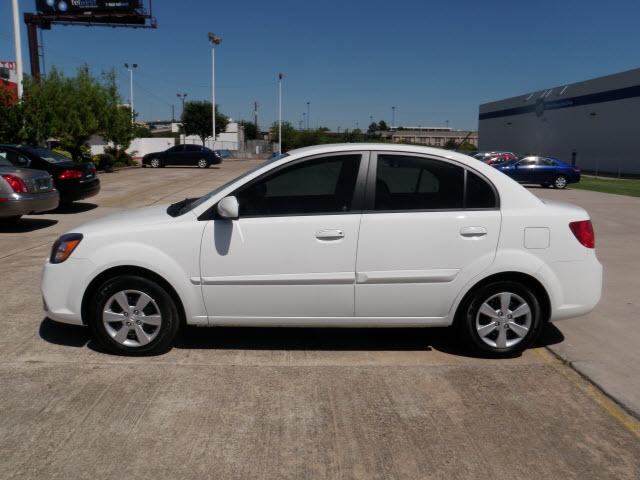 2010 Kia Rio Elk Conversion Van